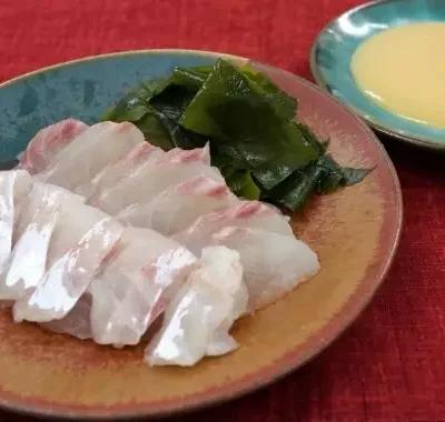 料亭風♪鯛の刺身とわかめをからし酢みそで