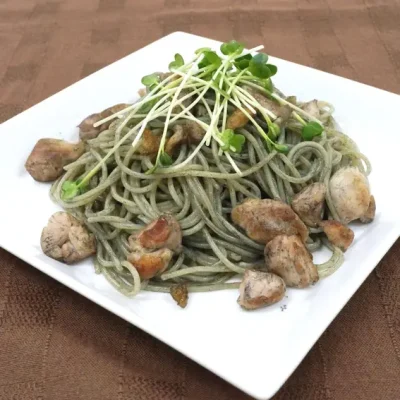 鶏肉の炭火焼き風パスタ
