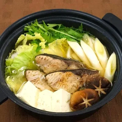 ぶり鍋（あごだし醤油仕立て）