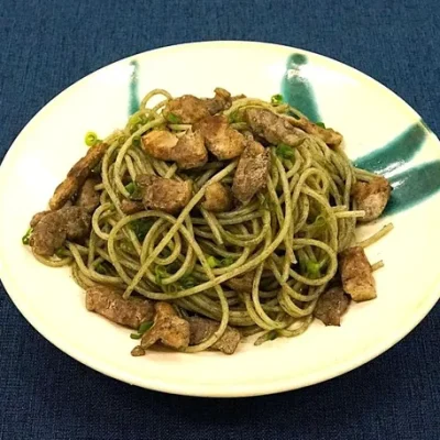 合鴨の炭火焼き風パスタ