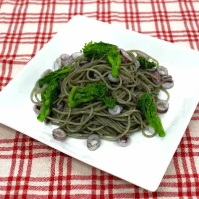 菜の花とイカの炭火焼き風パスタ