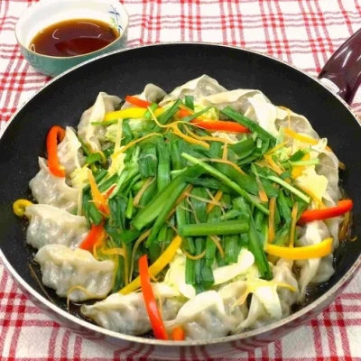 子供の日に♪餃子と野菜のフライパン蒸し